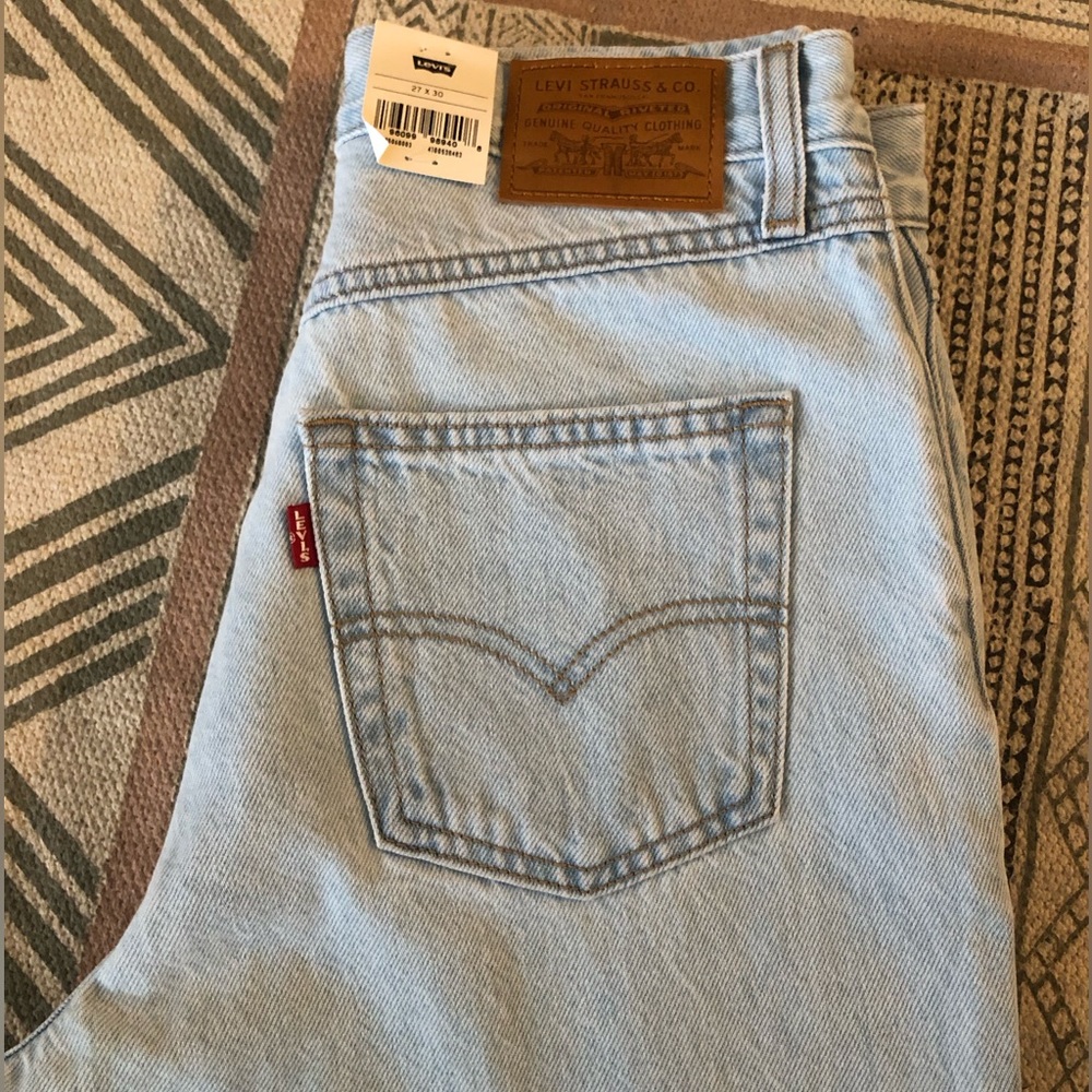 New With Tags Levi’s 80s Mom Jean